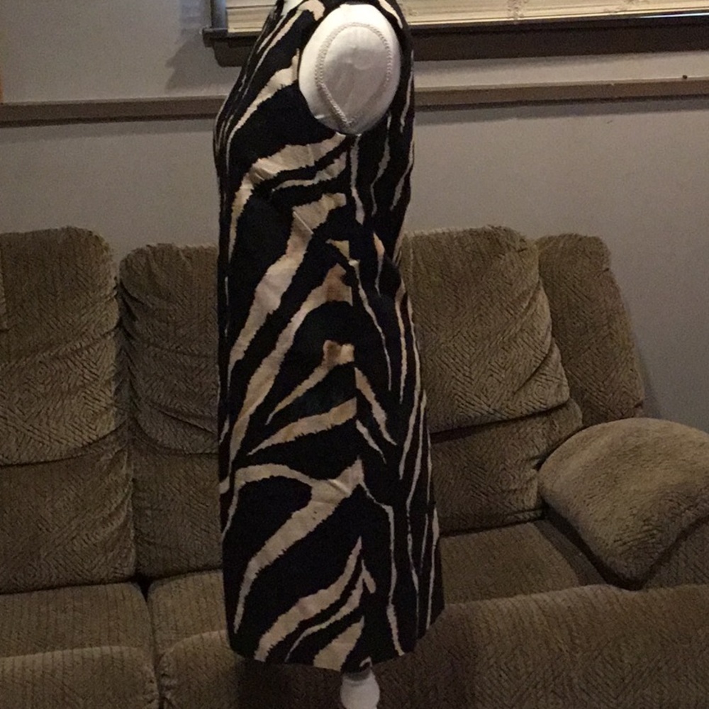 Loft Dress - Picture 3 of 8